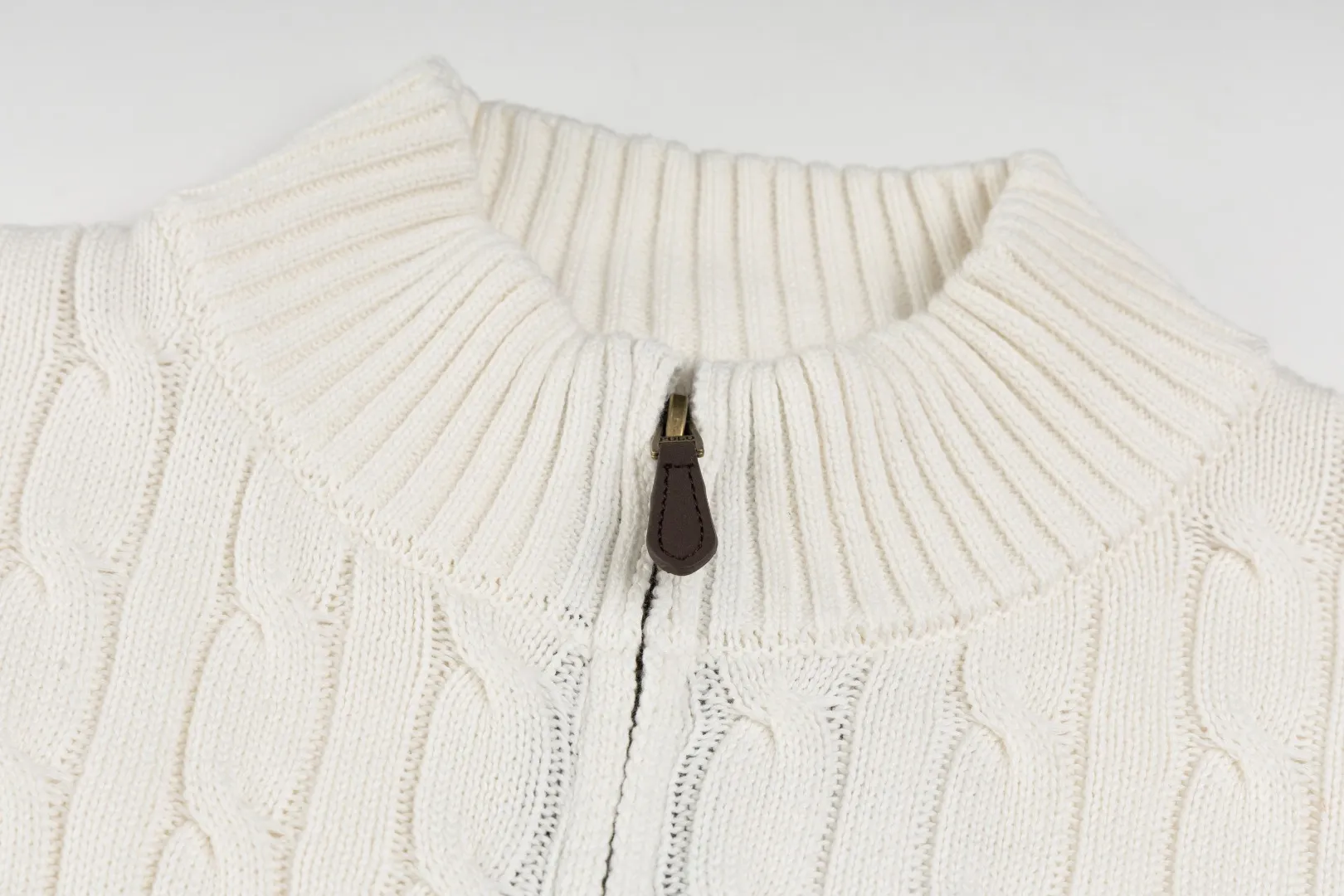 P260 #R98 RALPH LAUREN Ralph Lauren nine-color classic small label embroidery logo full zipper knitted cable cardigan sweater, high-density LOGO embroidery on the chest, original customization of tag accessories. Made of pure cotton yarn, pure cotton is skin-friendly and comfortable, small label war horse embroidered twist zipper cardigan sweater 🐎 high quality, follow the blogger to learn how to wear it! Let’s buy a Ralph Lauren cable sweater. It’s a super hard-to-find series after it became popular. It’s hard to find one on the official website. It’s simple and practical to wear, with a lazy and loose feel. The thickened fabric has more texture, feels soft and delicate, and has a loose fit. Whether worn alone or layered, you can wear different styles of fashion with just one piece!   Size：XS S M L
